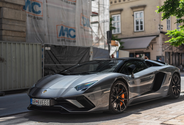 Lamborghini Aventador S LP740-4 Roadster