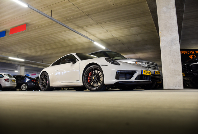 Porsche 992 Carrera 4 GTS