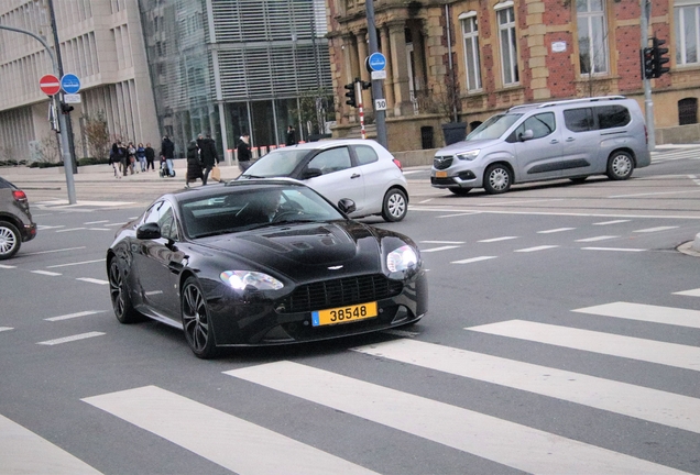 Aston Martin V12 Vantage