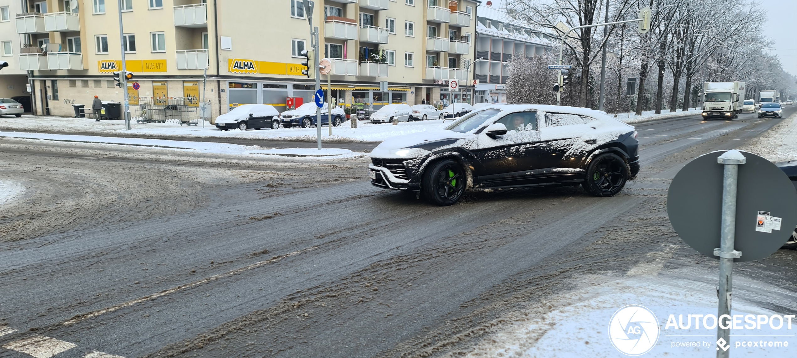 Koning winter is in Europa aangekomen, een paar sneeuwspots