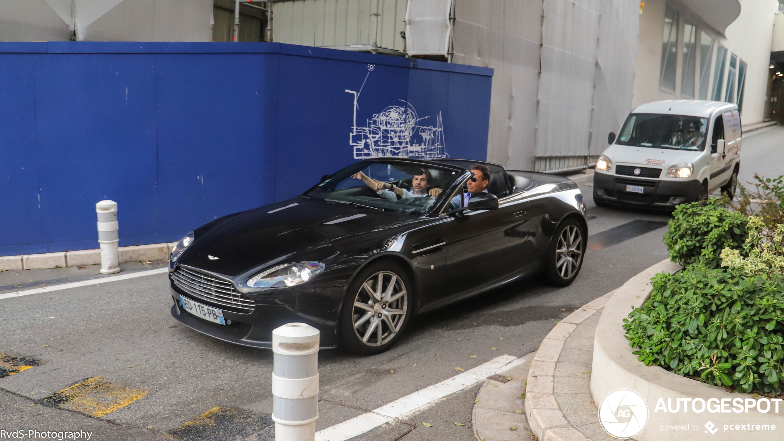 Aston Martin V8 Vantage Roadster 2012