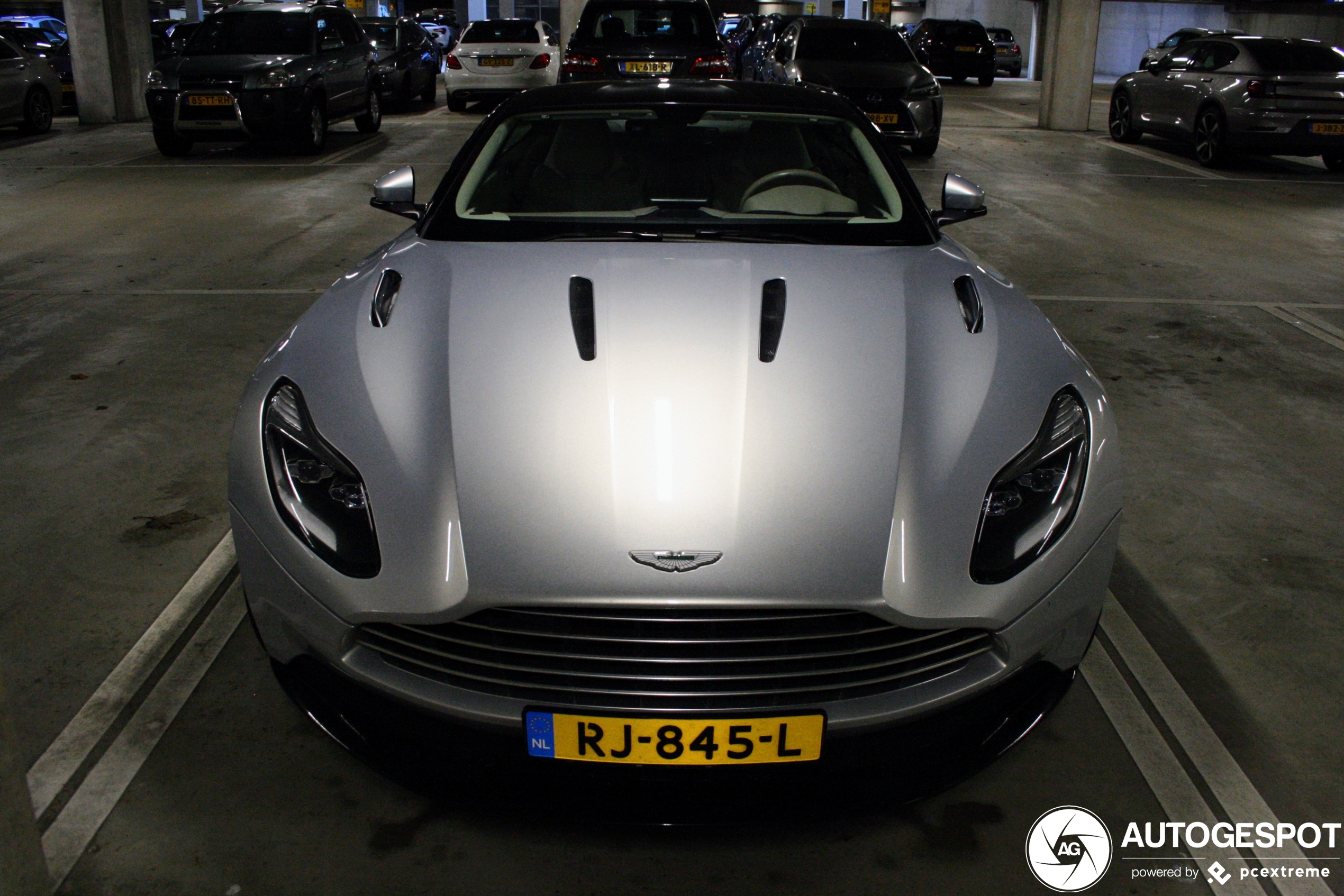 Aston Martin DB11