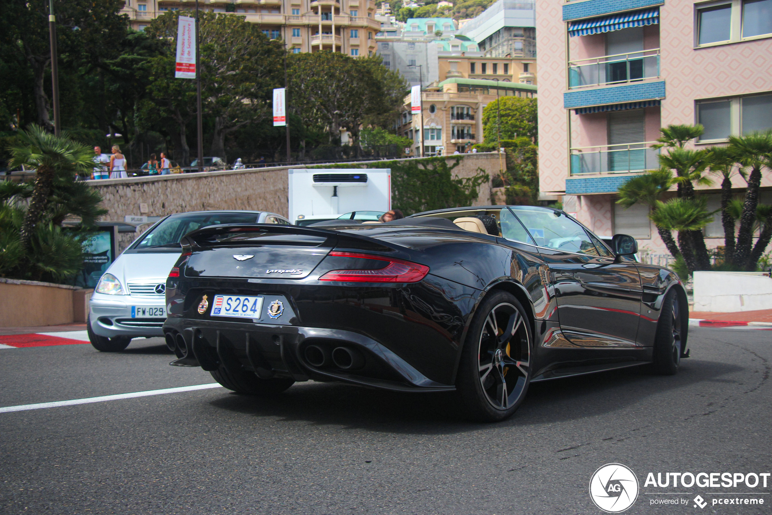 Aston Martin Vanquish S Volante 2017