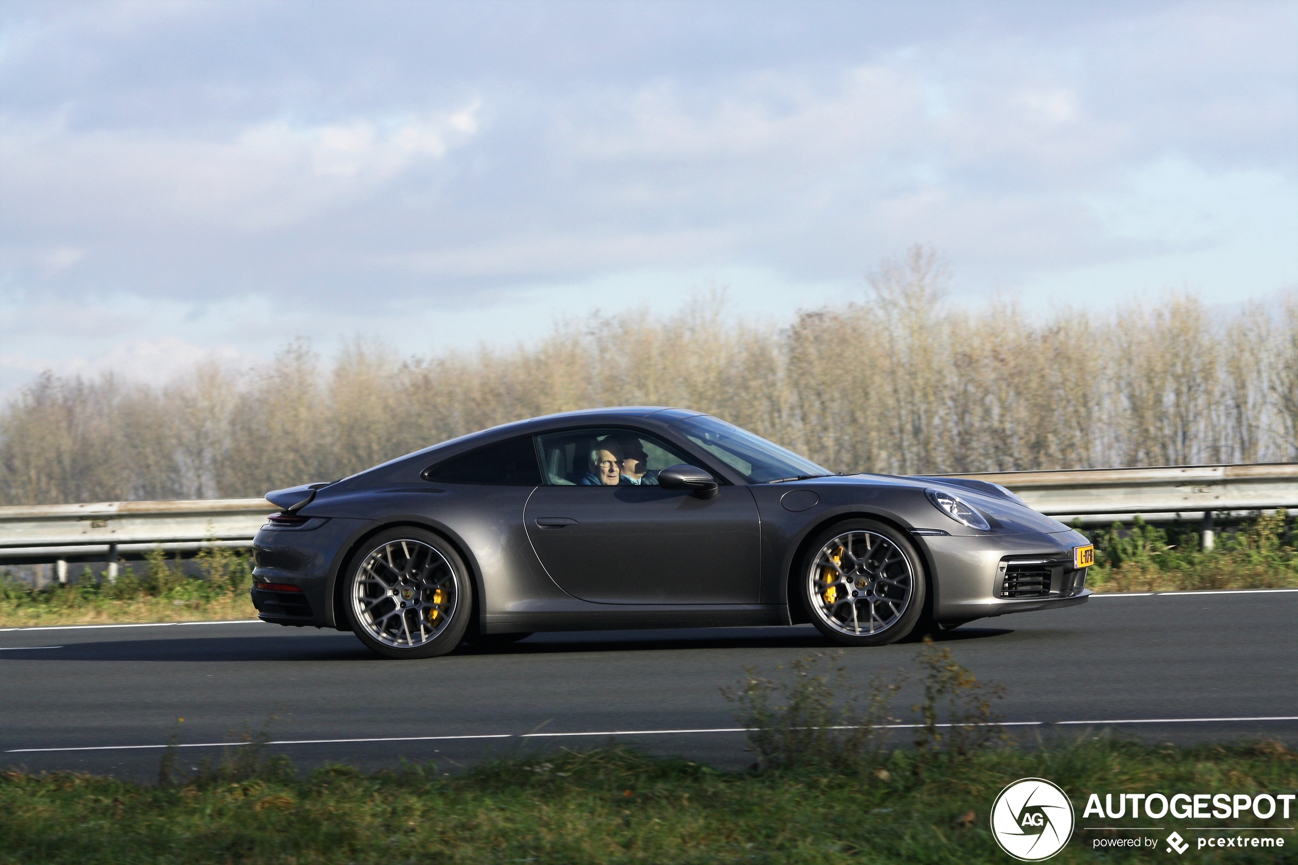 Porsche 992 Carrera 4S