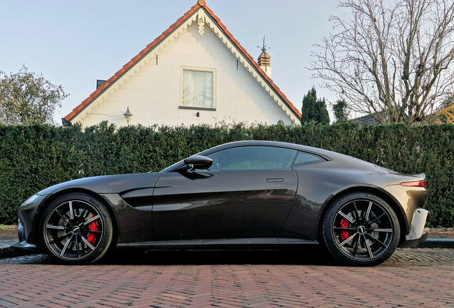 Aston Martin V8 Vantage 2018