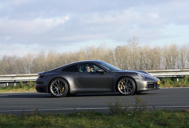 Porsche 992 Carrera 4S