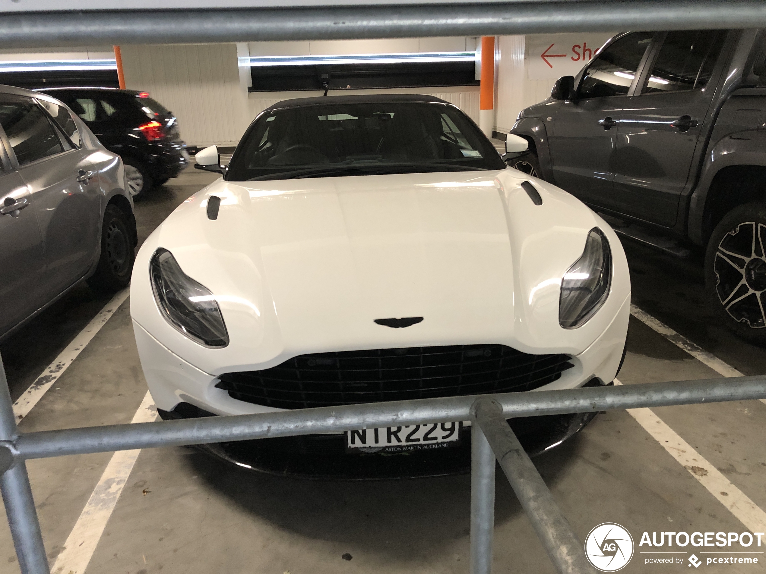 Aston Martin DB11 V8 Volante