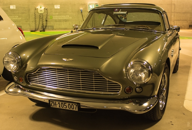 Aston Martin DB4 Series IV