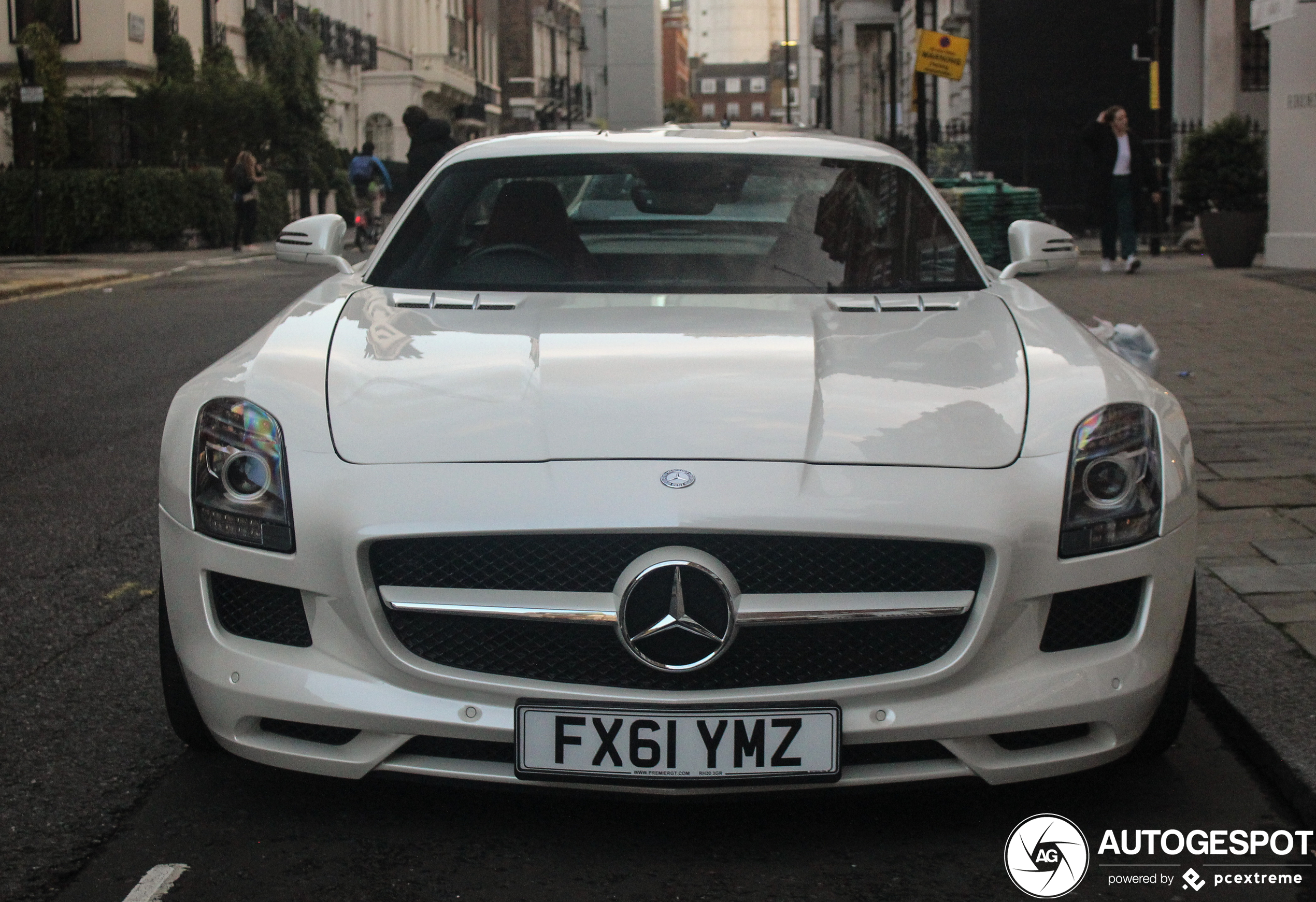 Mercedes-Benz SLS AMG