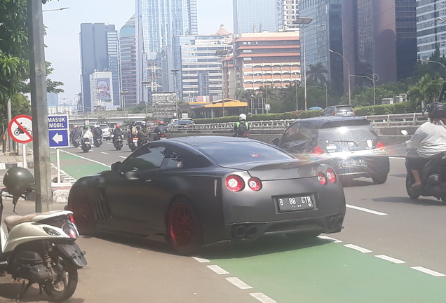 Nissan GT-R