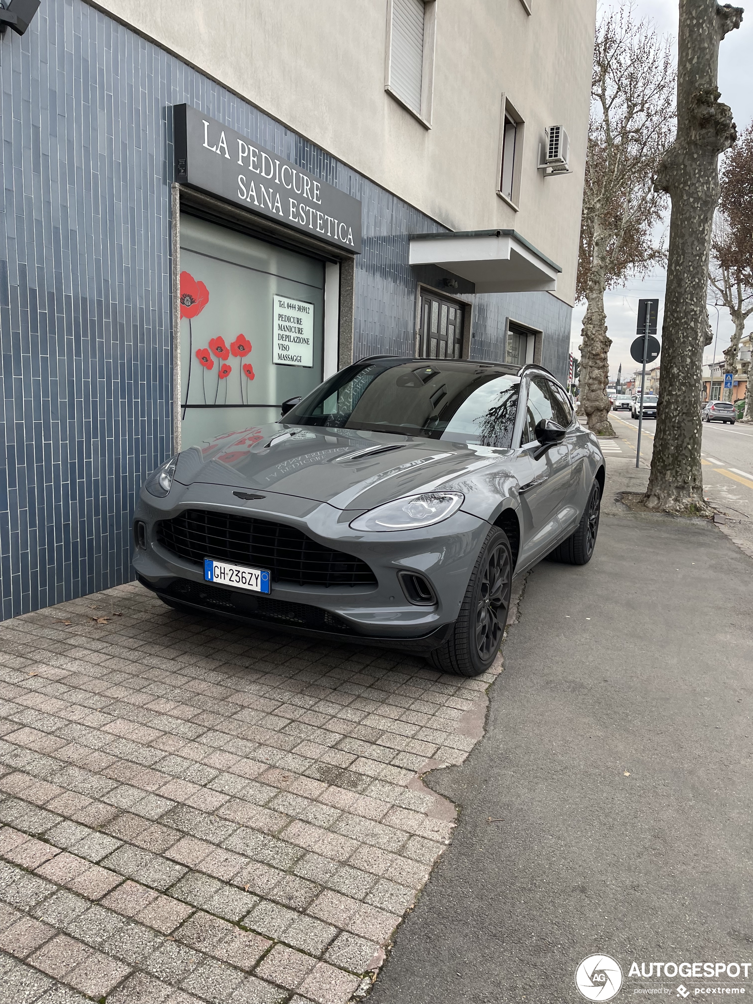 Aston Martin DBX