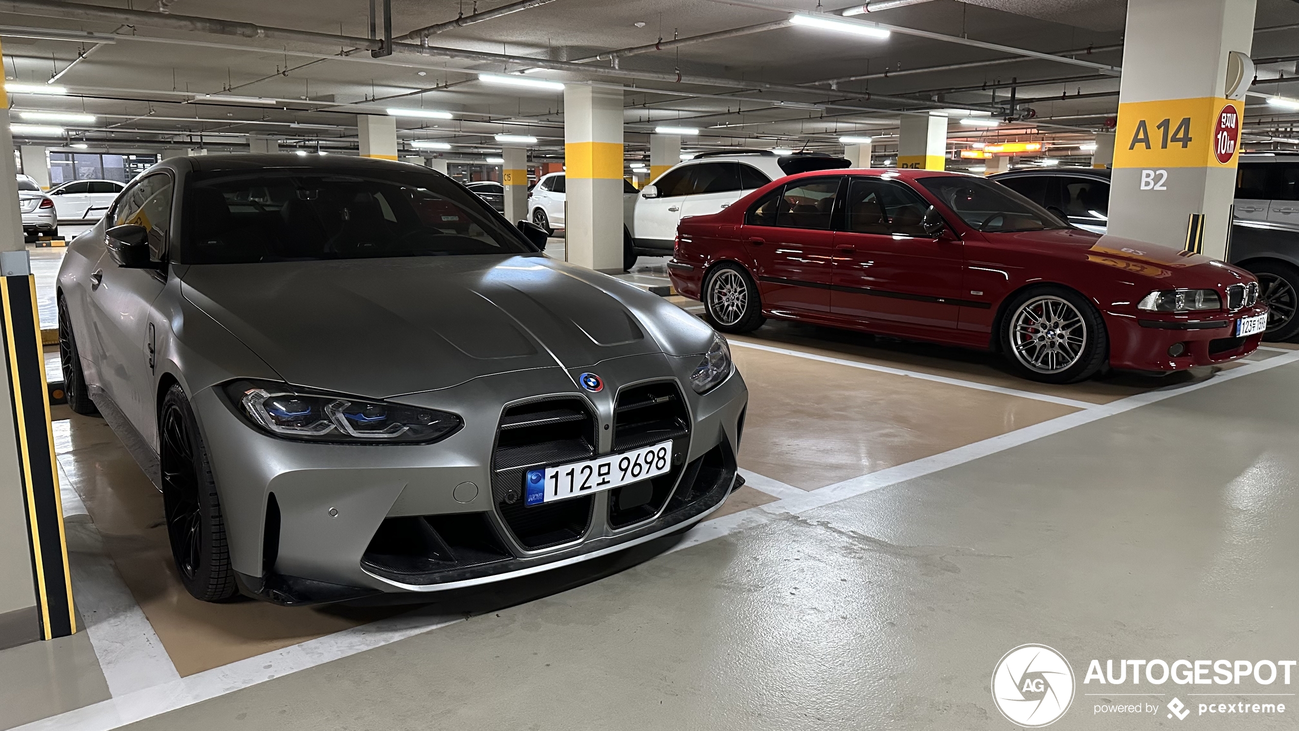 BMW M4 heeft goed gezelschap in Zuid-Koreaanse parkeergarage