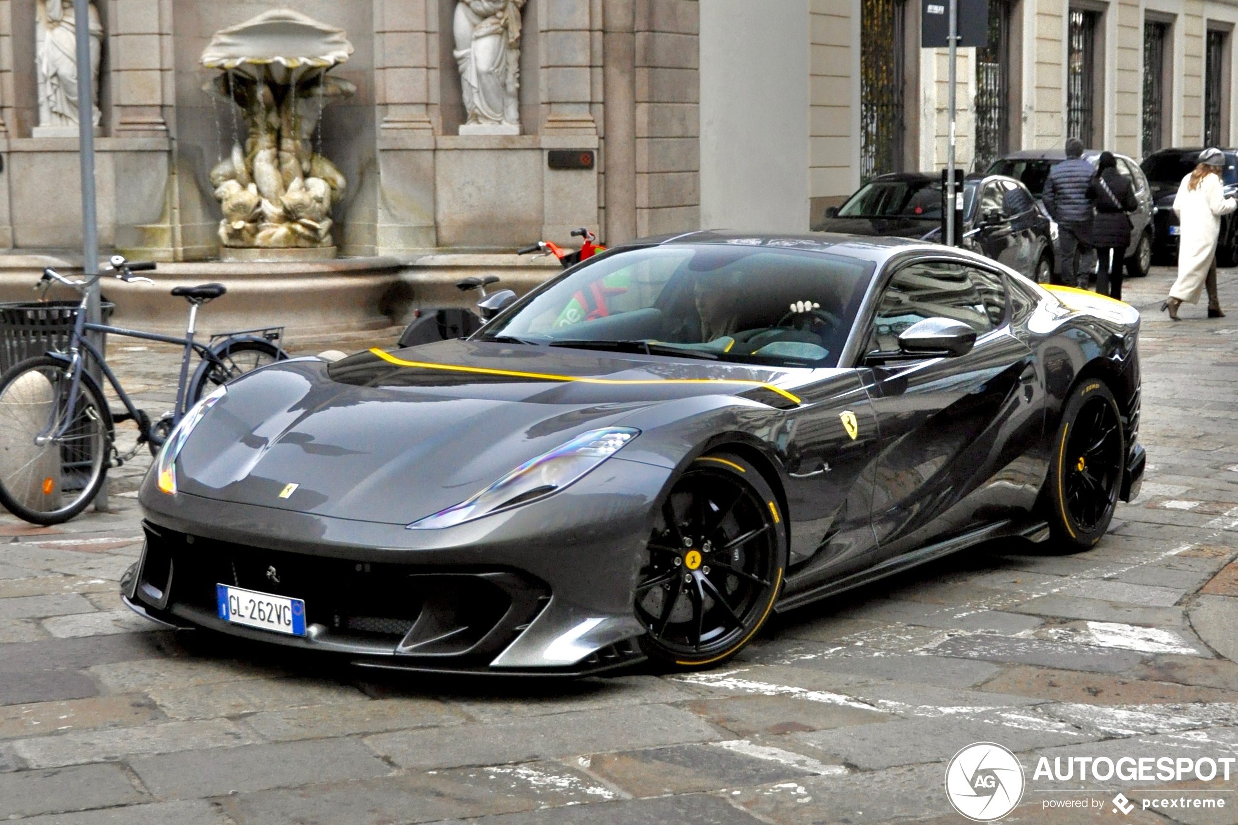 Eerste Italiaanse Ferrari 812 Competizione gespot