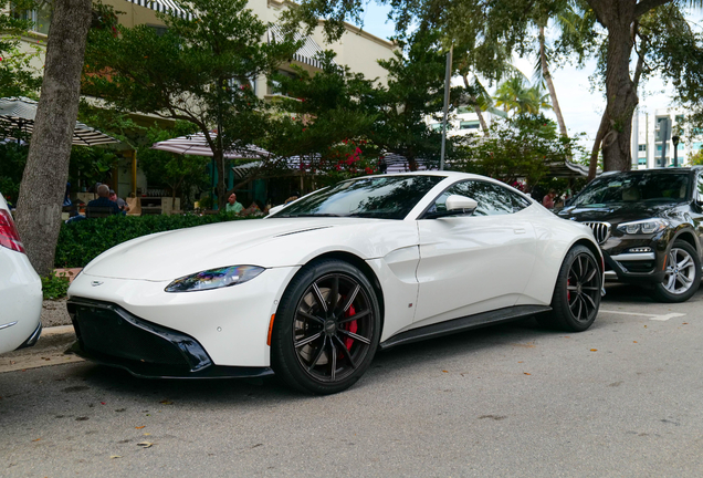 Aston Martin V8 Vantage 2018