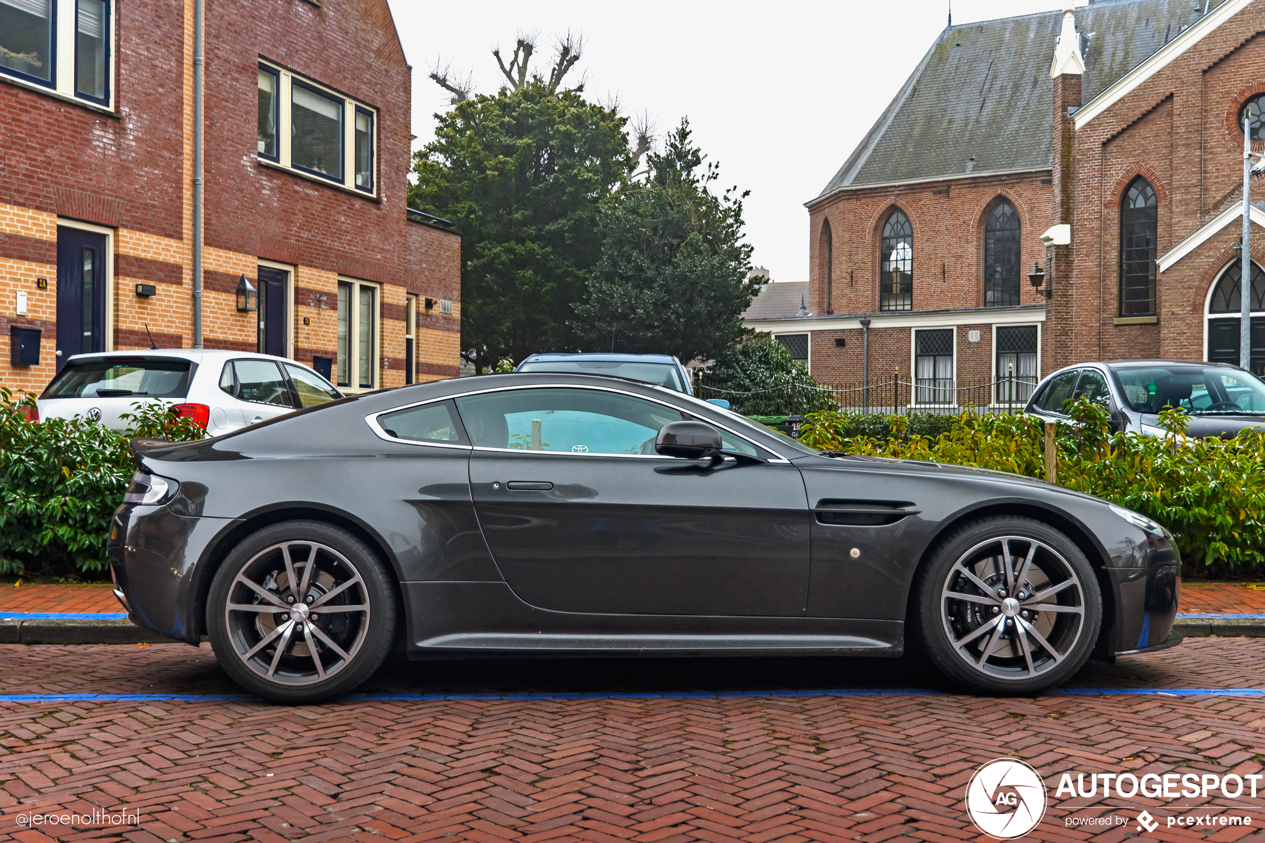 Aston Martin V8 Vantage S