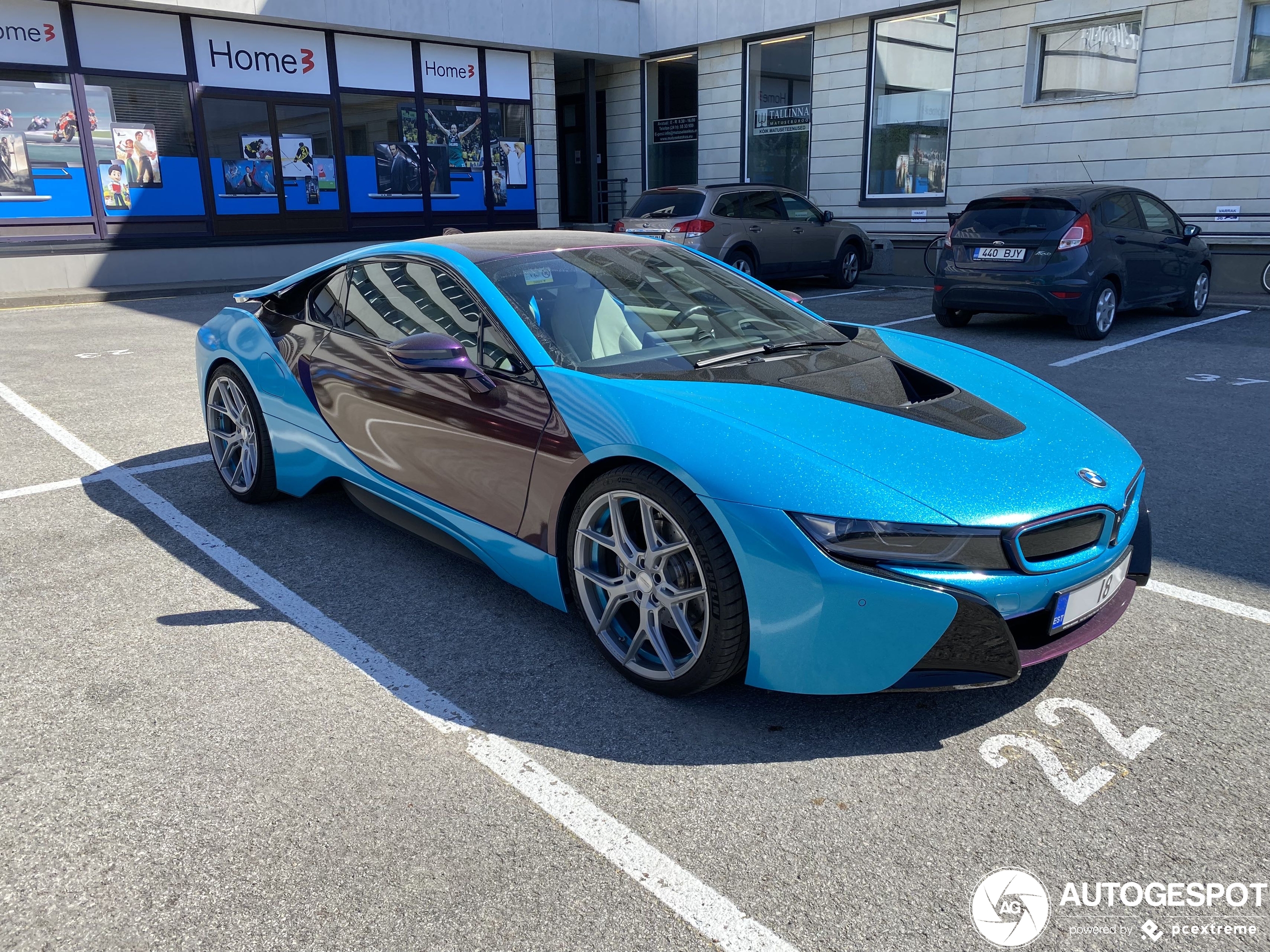 BMW i8 heeft een nieuwe wrap gekregen