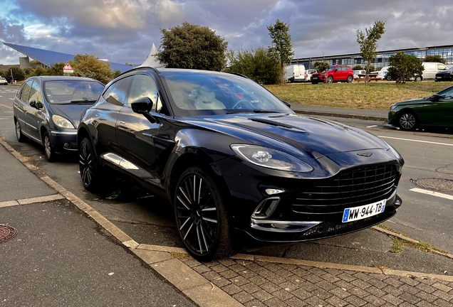 Aston Martin DBX