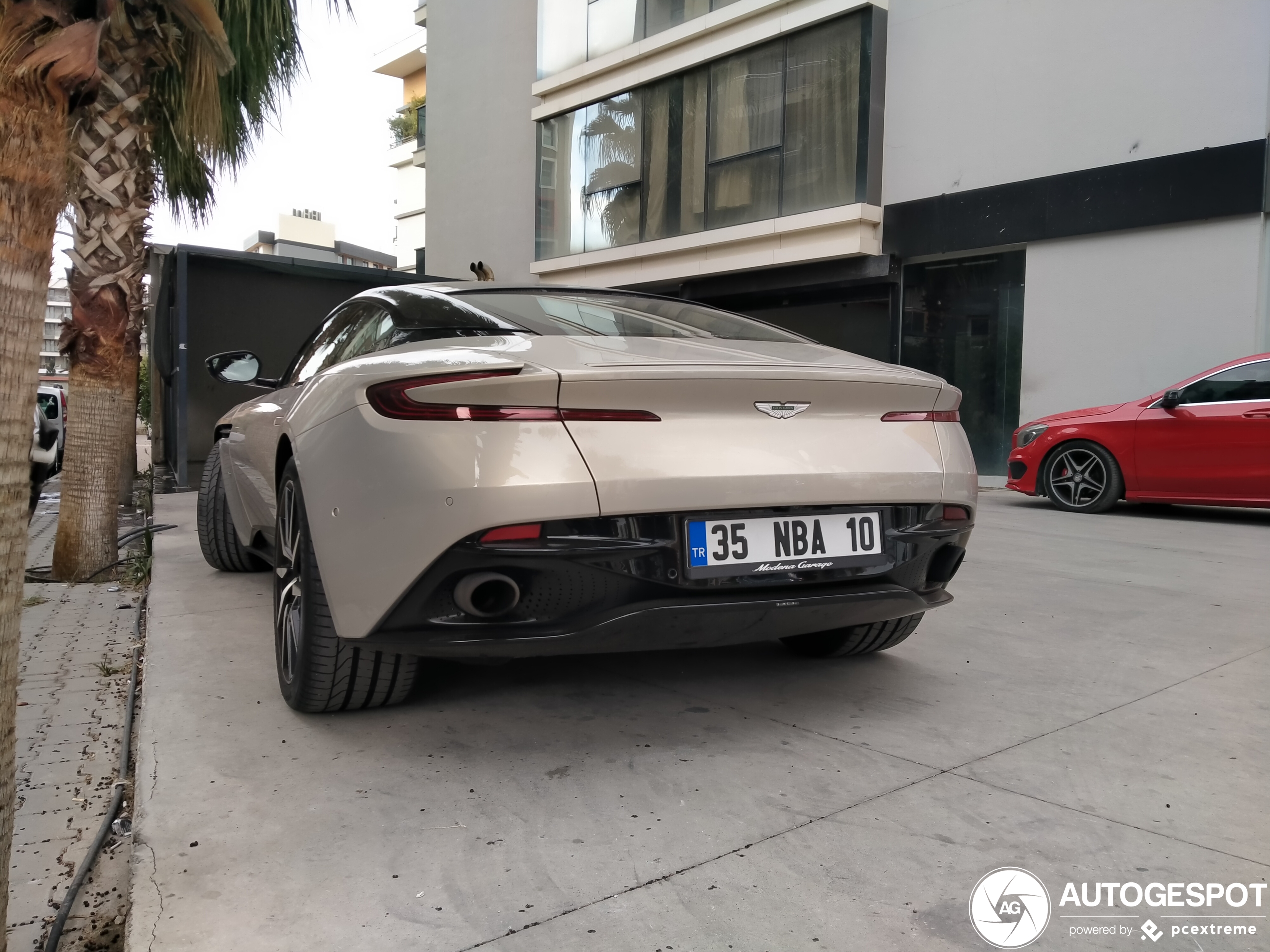 Aston Martin DB11