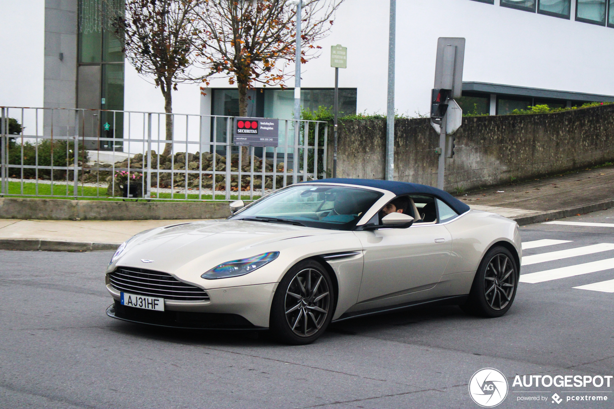 Aston Martin DB11 V8 Volante