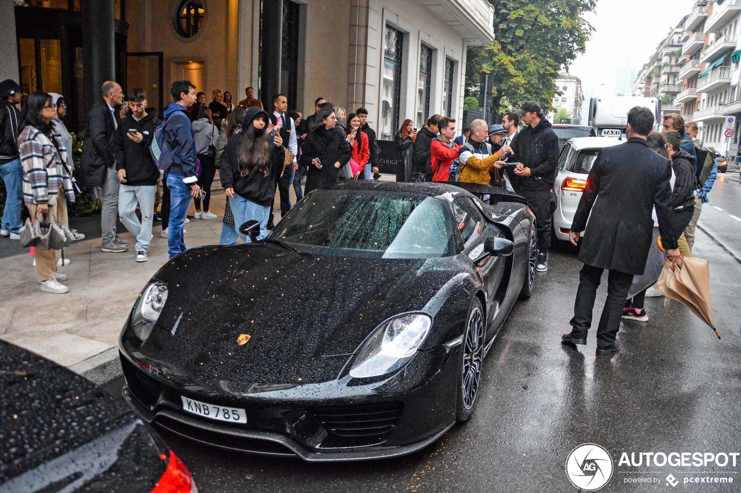 Zlatan Ibrahimović rijdt een lekkere Porsche 918 Spyder