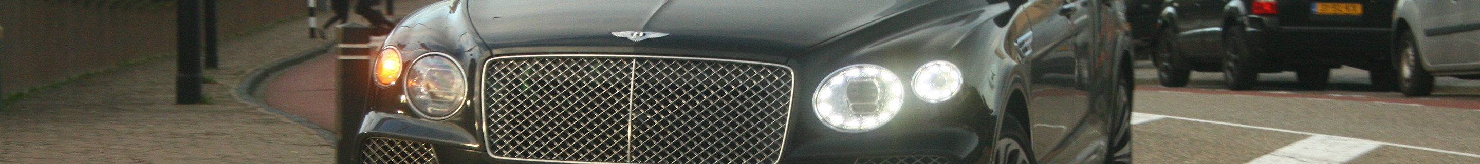 Bentley Bentayga Hybrid 2021