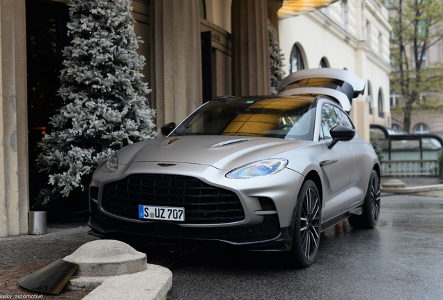 Aston Martin DBX707