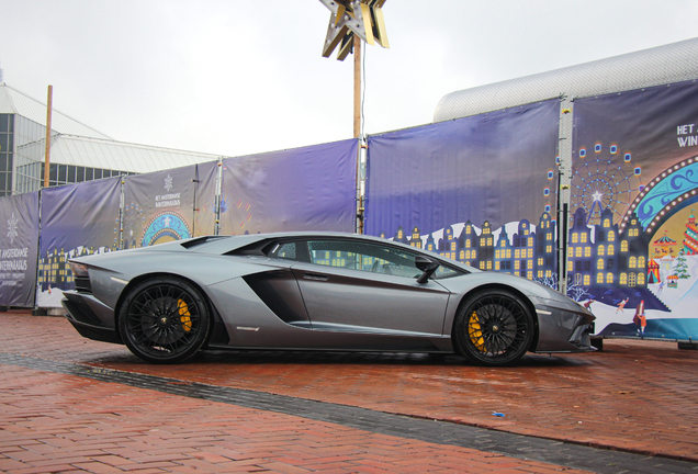 Lamborghini Aventador S LP740-4