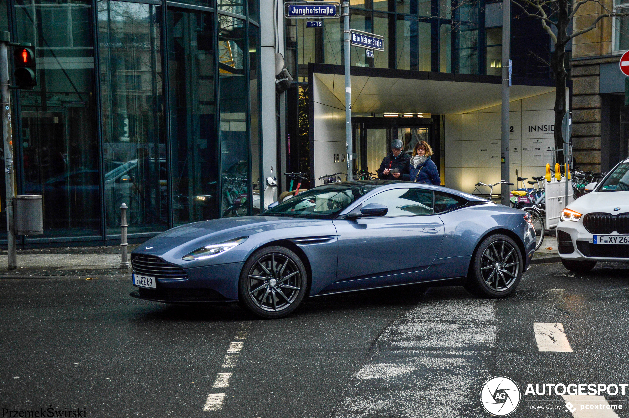 Aston Martin DB11