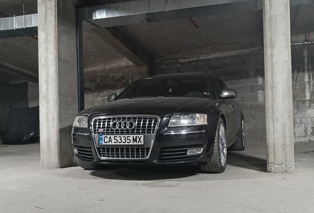 Audi S8 D3