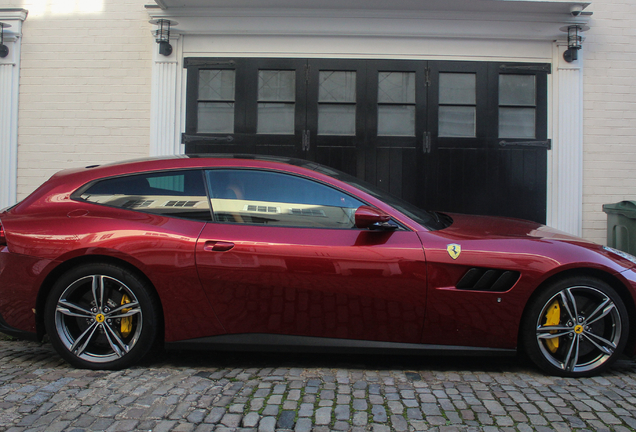 Ferrari GTC4Lusso