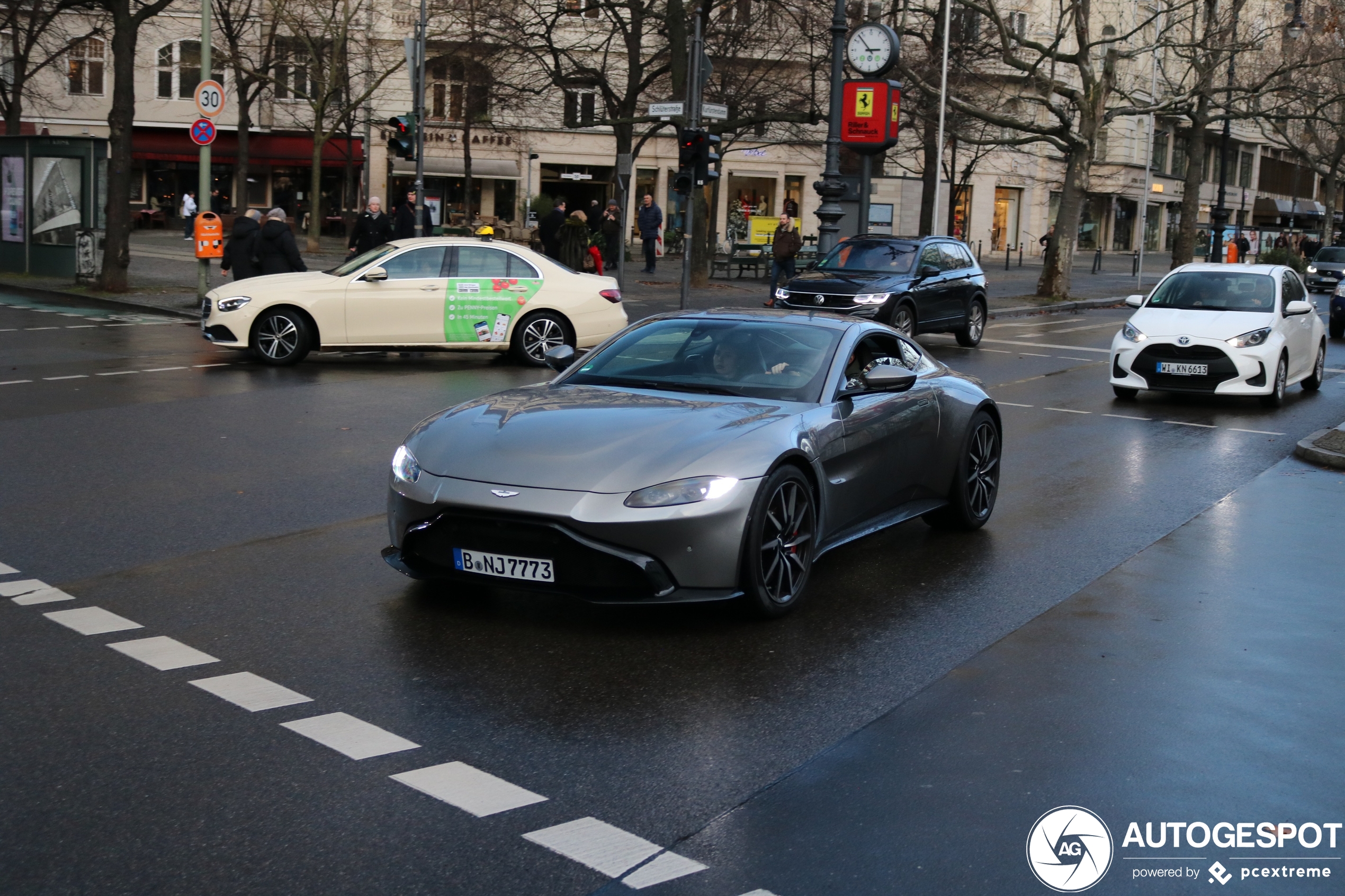 Aston Martin V8 Vantage 2018