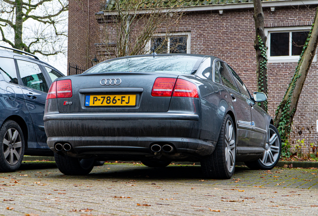 Audi S8 D3