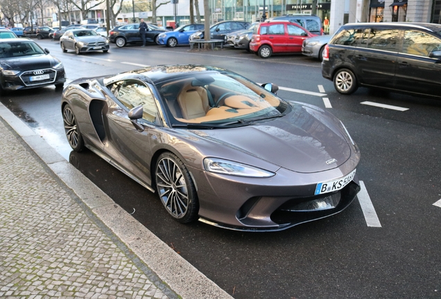 McLaren GT