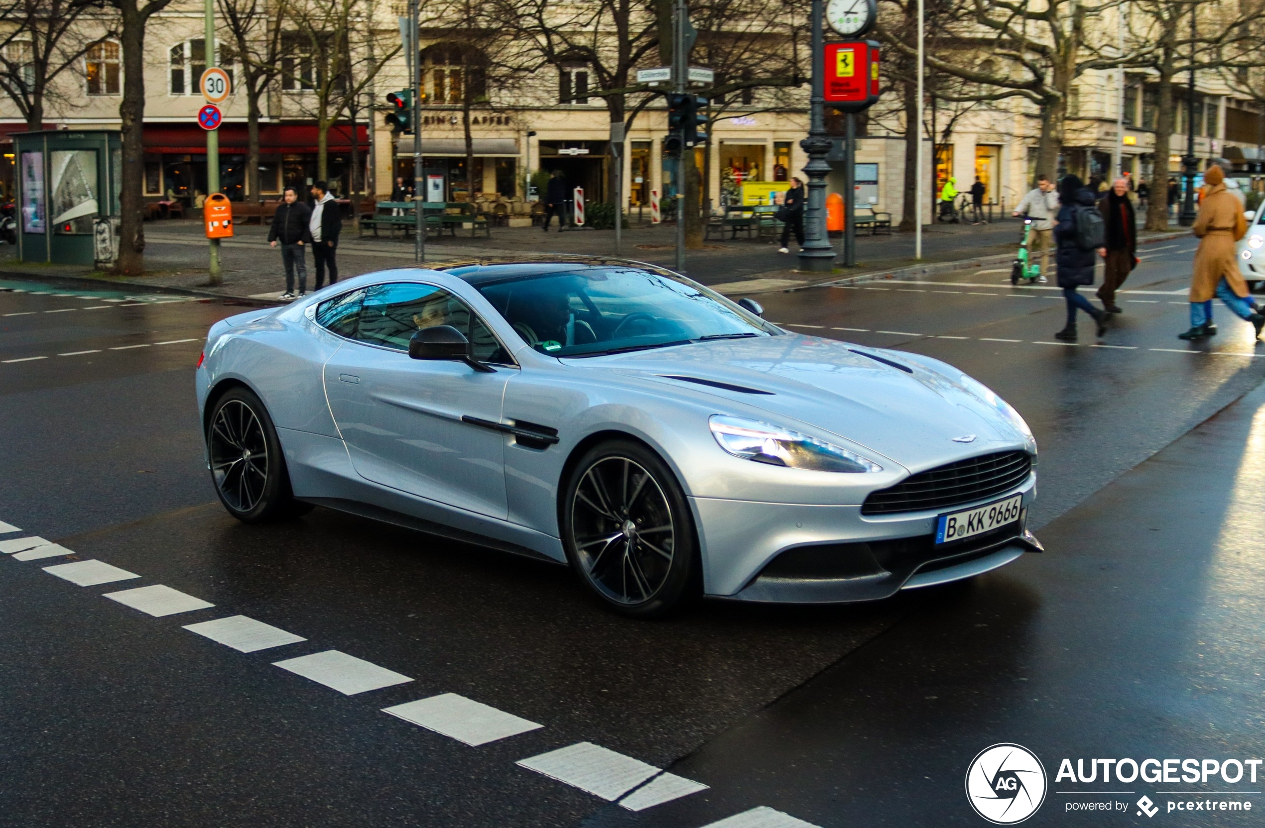 Aston Martin Vanquish 2013