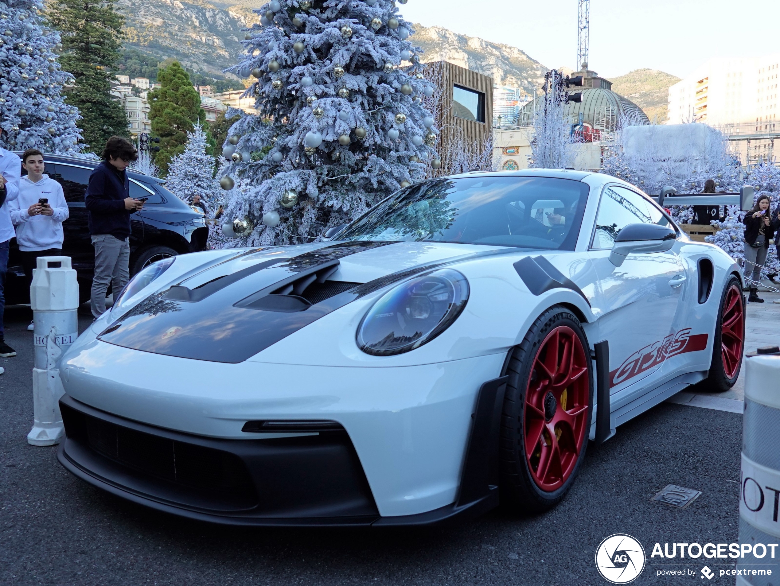 Party in Monaco: Porsche 992 GT3 RS Weissach Package spotted