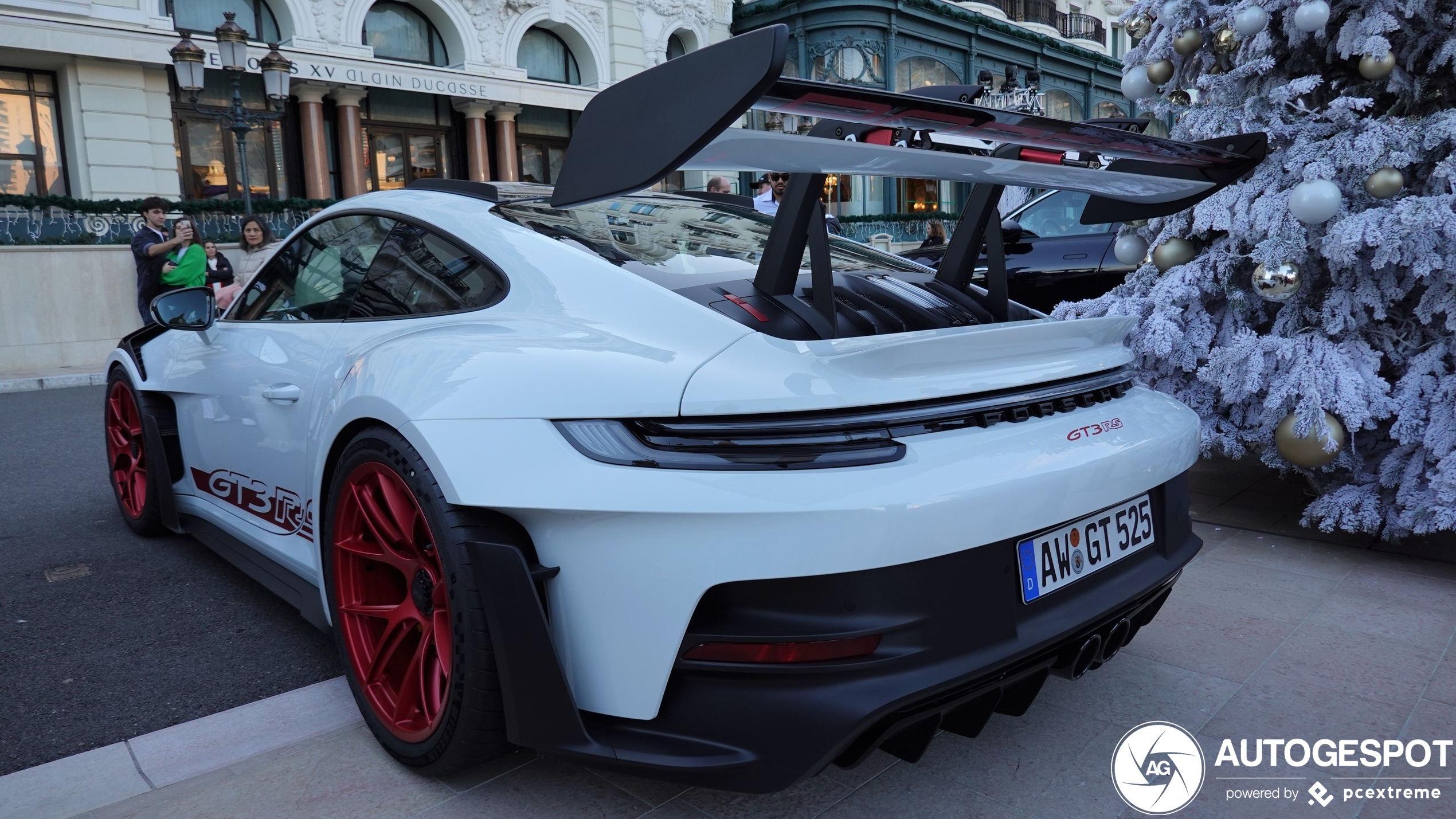 Feest in Monaco: Porsche 992 GT3 RS Weissach Package gespot