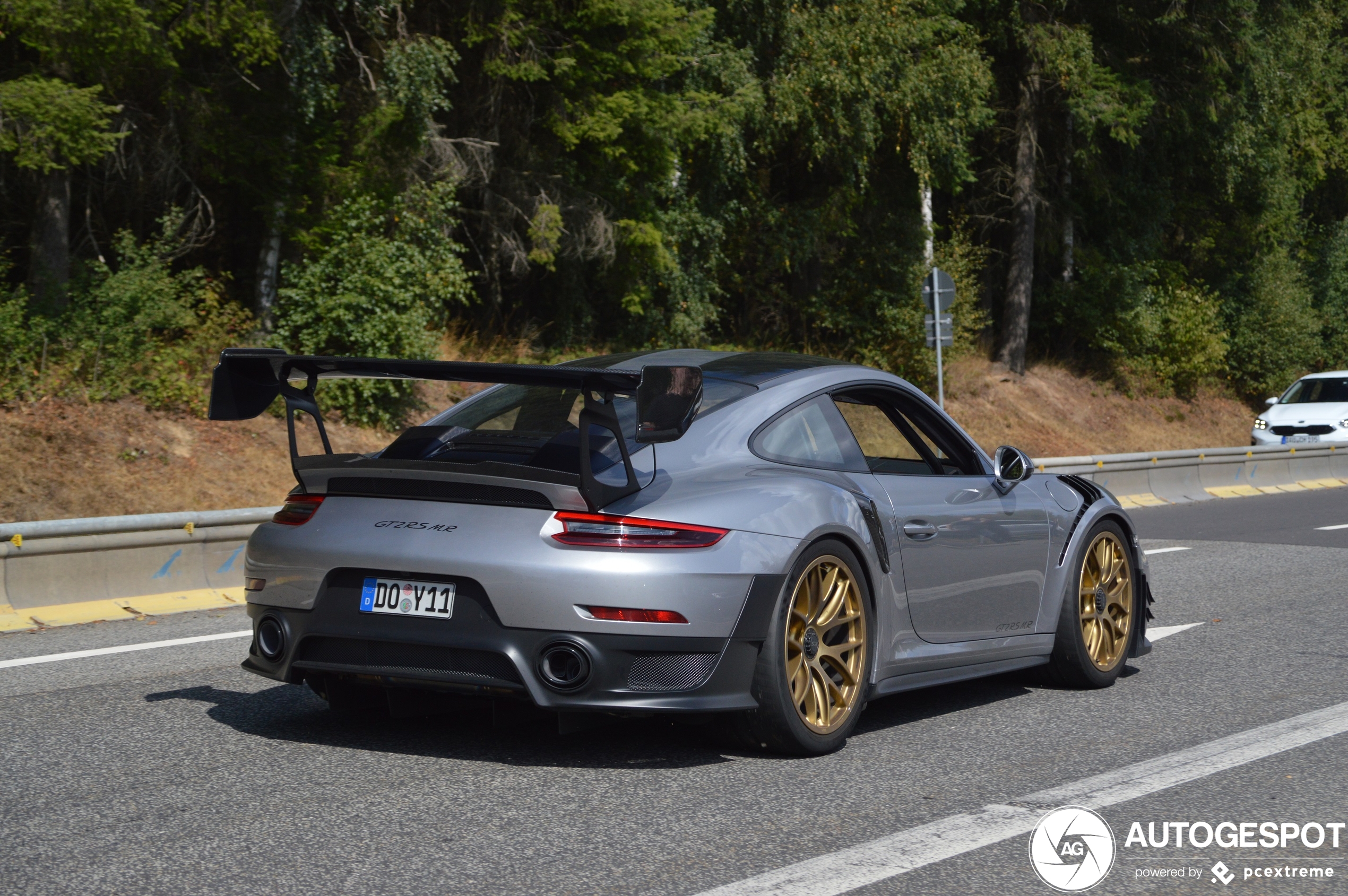 Porsche Manthey Racing 991 GT2 RS MR