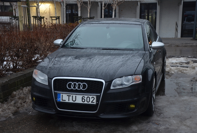 Audi RS4 Sedan