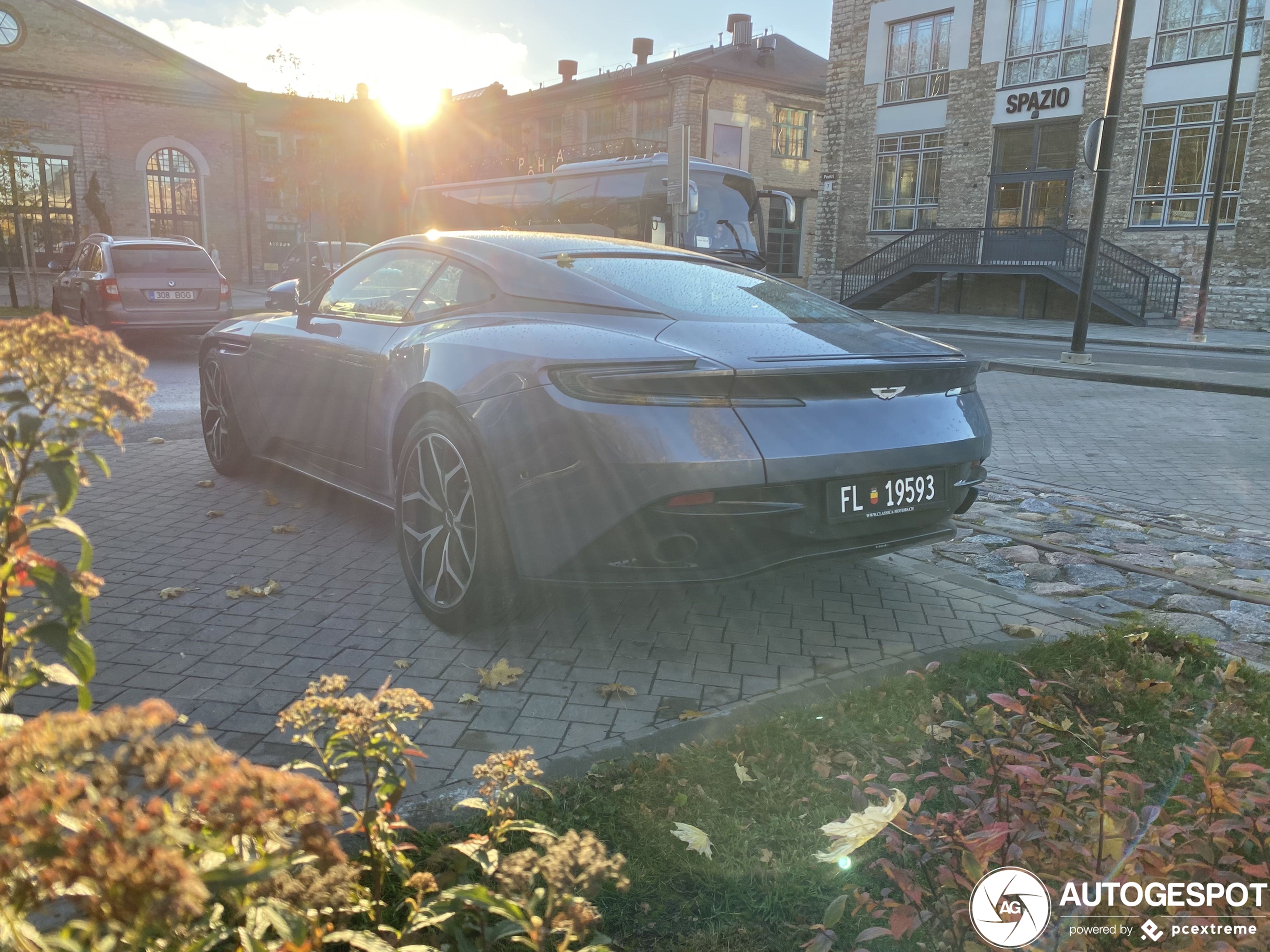 Aston Martin DB11 V8