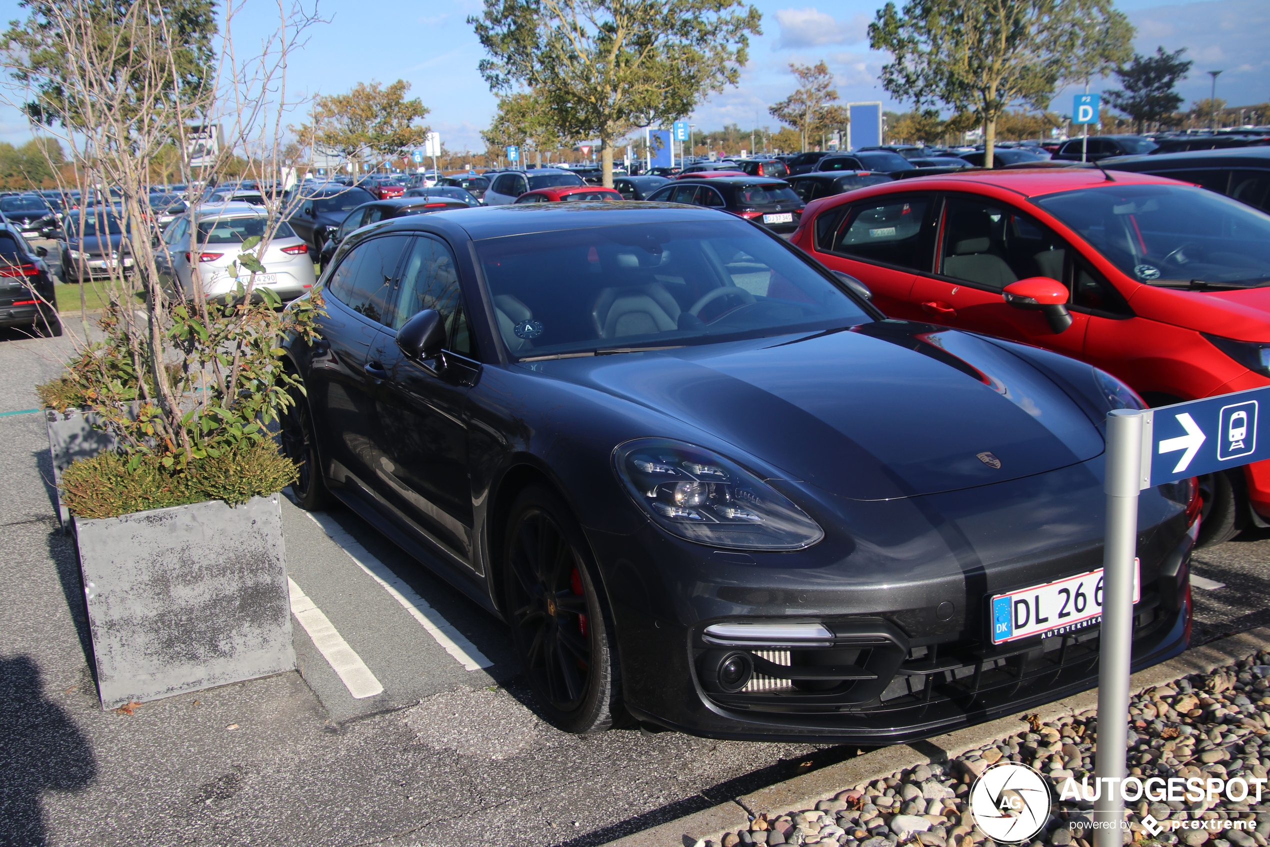 Porsche 971 Panamera GTS Sport Turismo