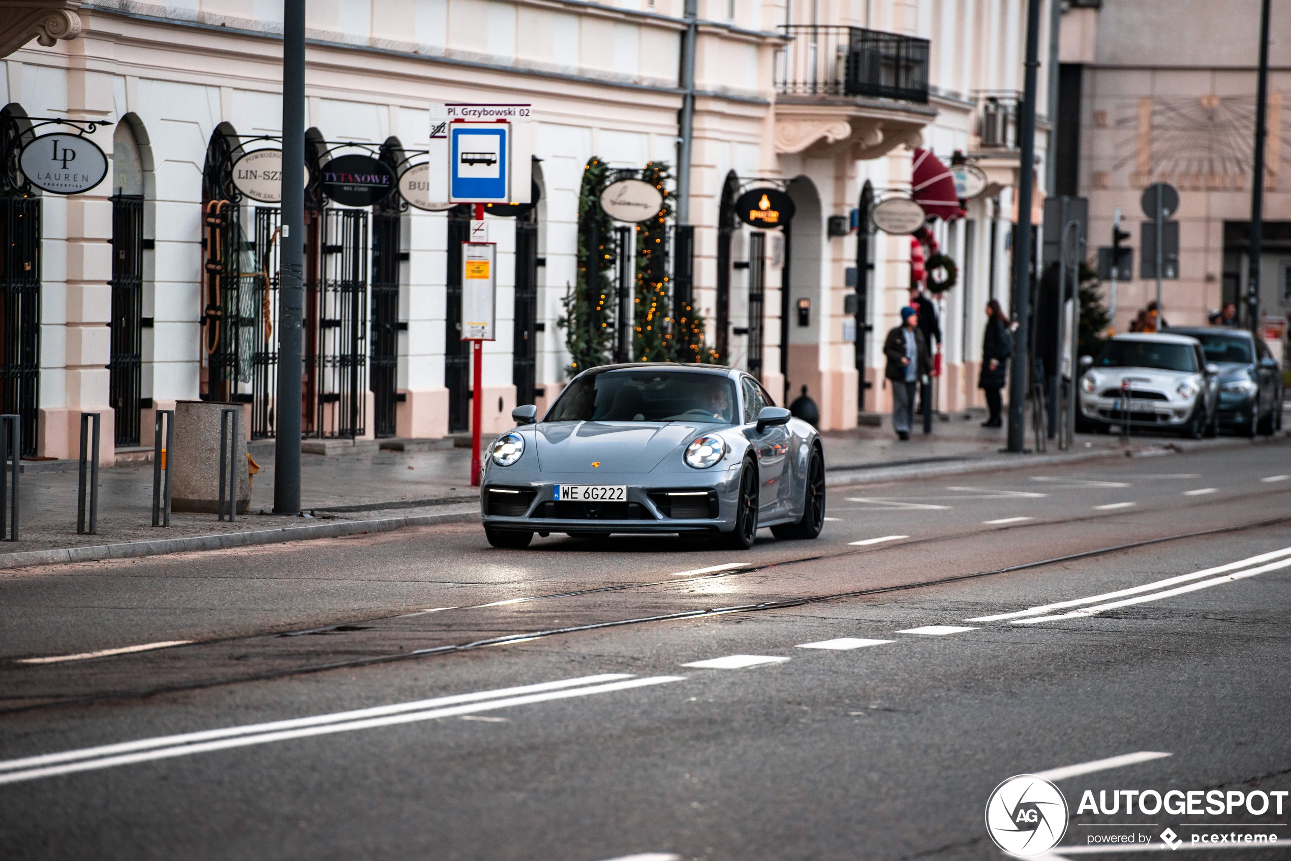 Porsche 992 Carrera 4 GTS