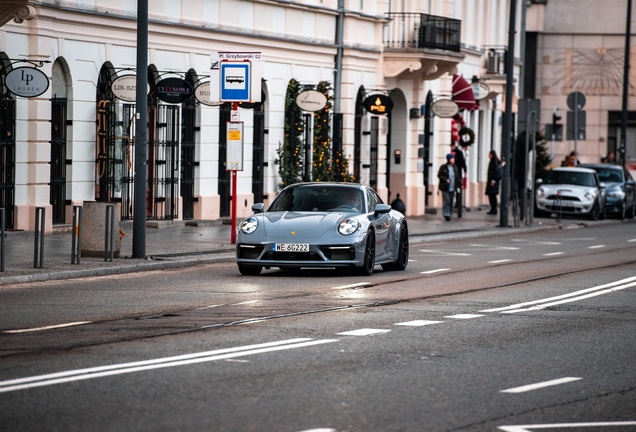 Porsche 992 Carrera 4 GTS