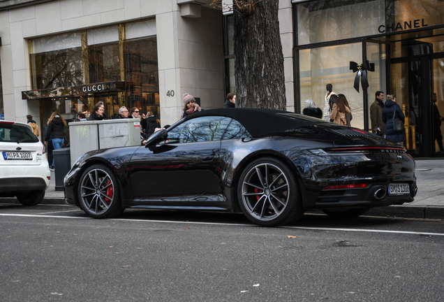 Porsche 992 Carrera 4S Cabriolet