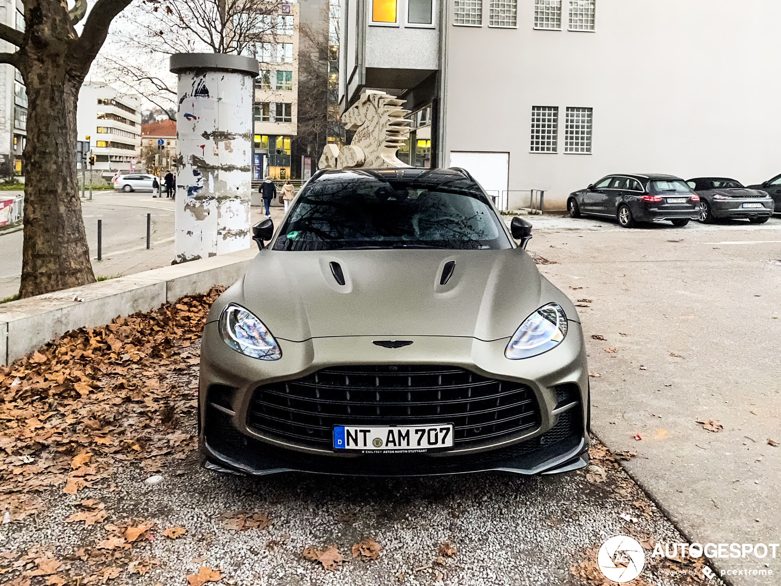 Aston Martin DBX707