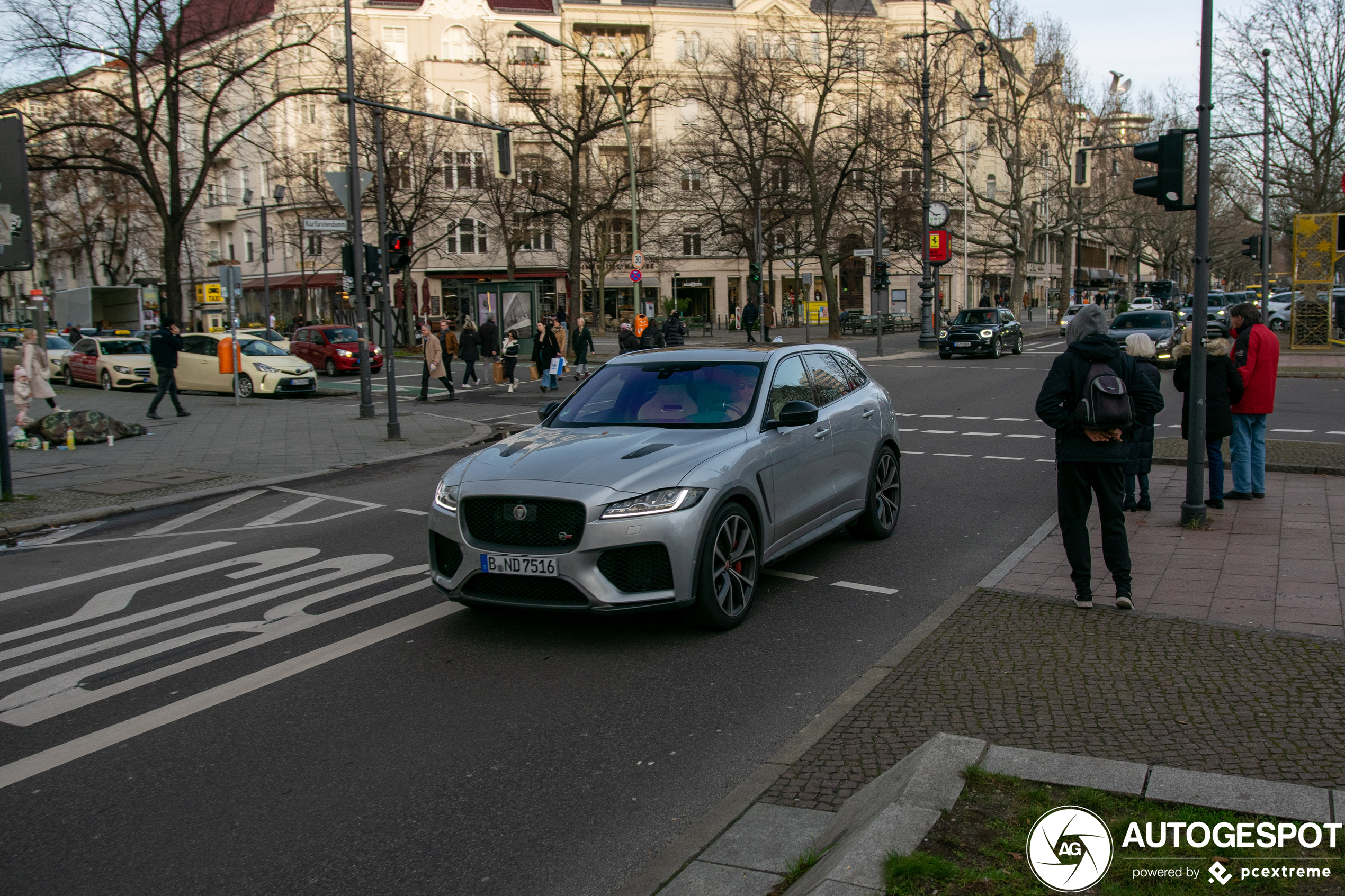 Jaguar F-PACE SVR