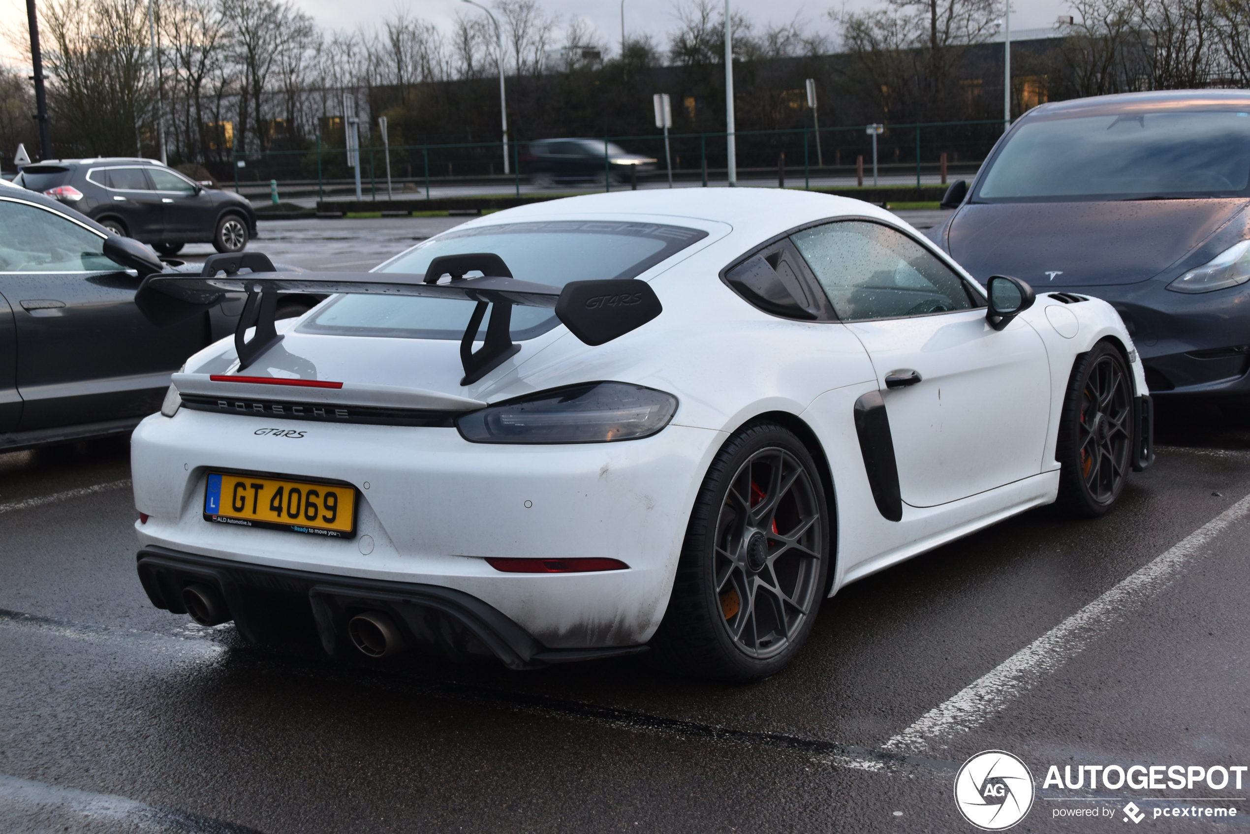 Porsche 718 Cayman GT4 RS Weissach Package