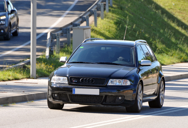 Audi RS4 Avant B5