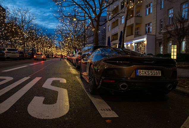 McLaren GT