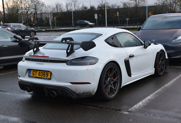 Porsche 718 Cayman GT4 RS Weissach Package