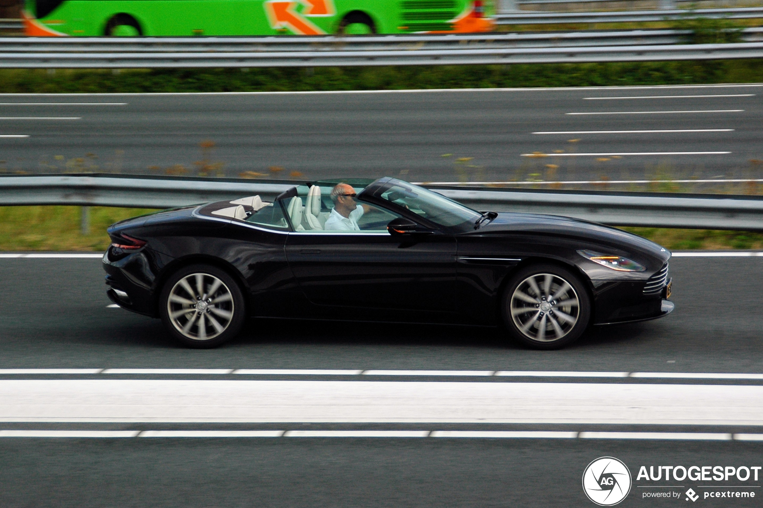 Aston Martin DB11 V8 Volante